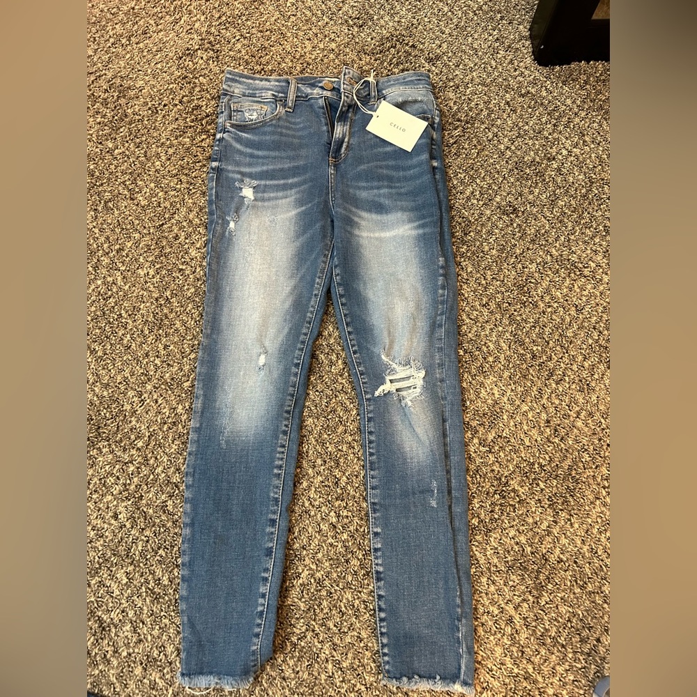 Size 5 Cello High Rise Ripped Jeans